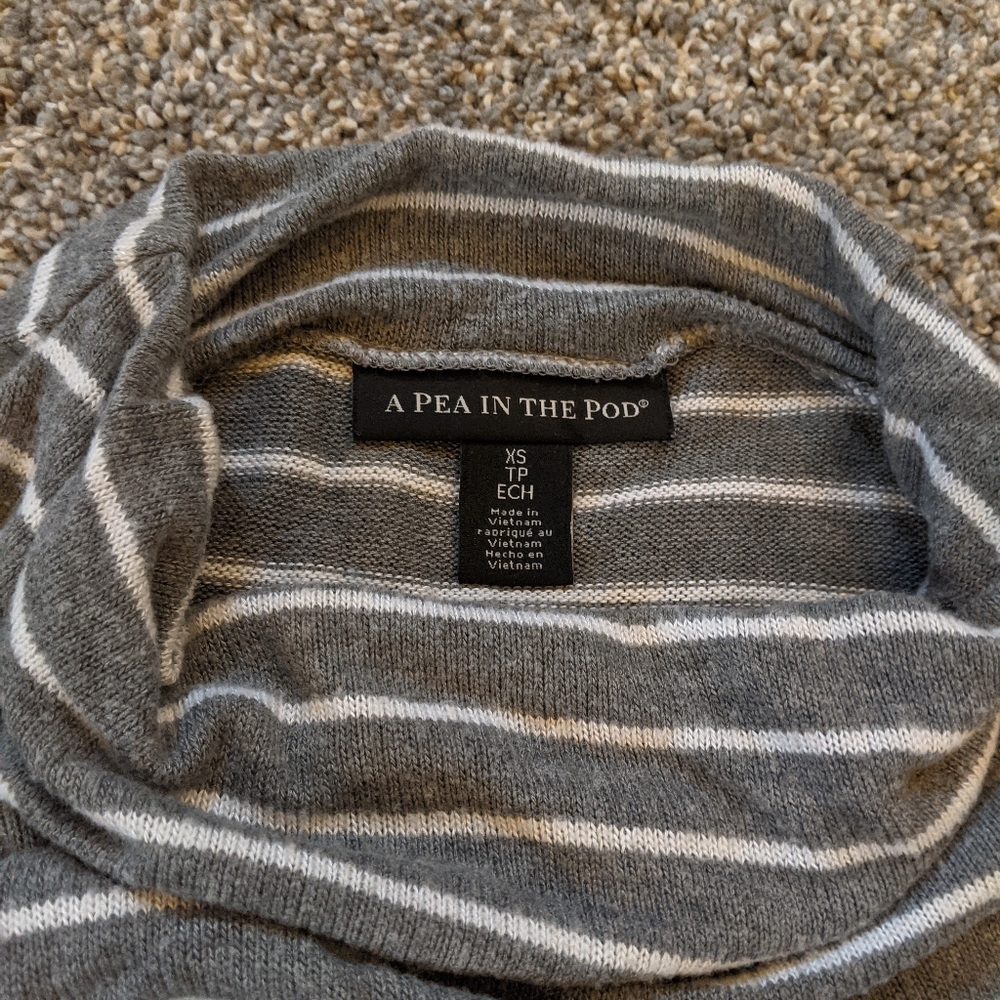 Pea in the pod - XS grey maternity sweater